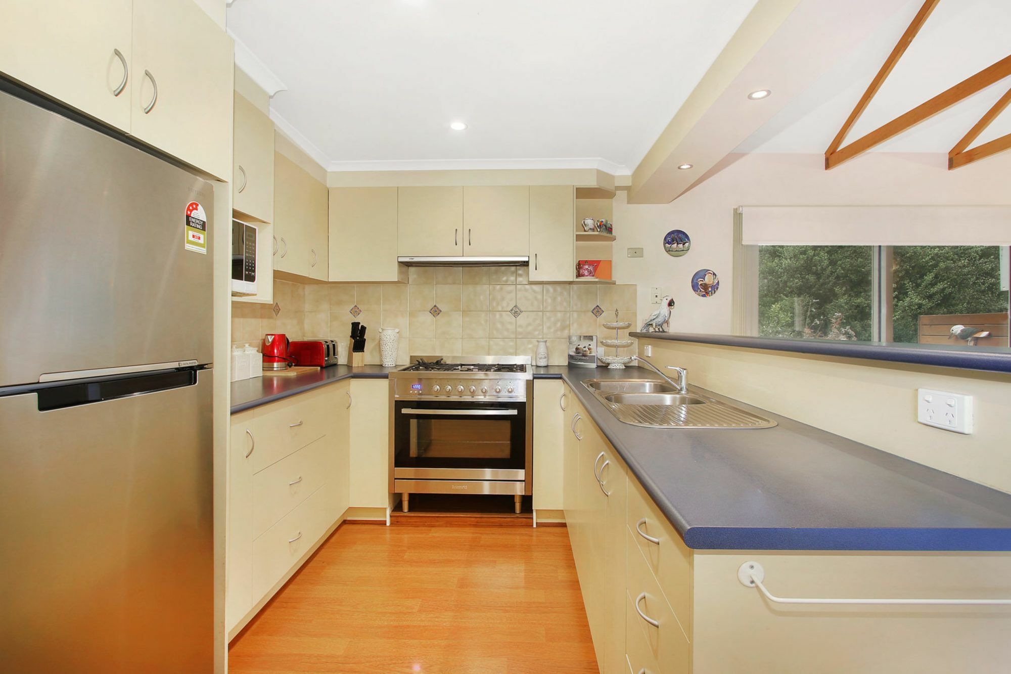 Alpine Vista - Short Walk To Town Centre Bright
