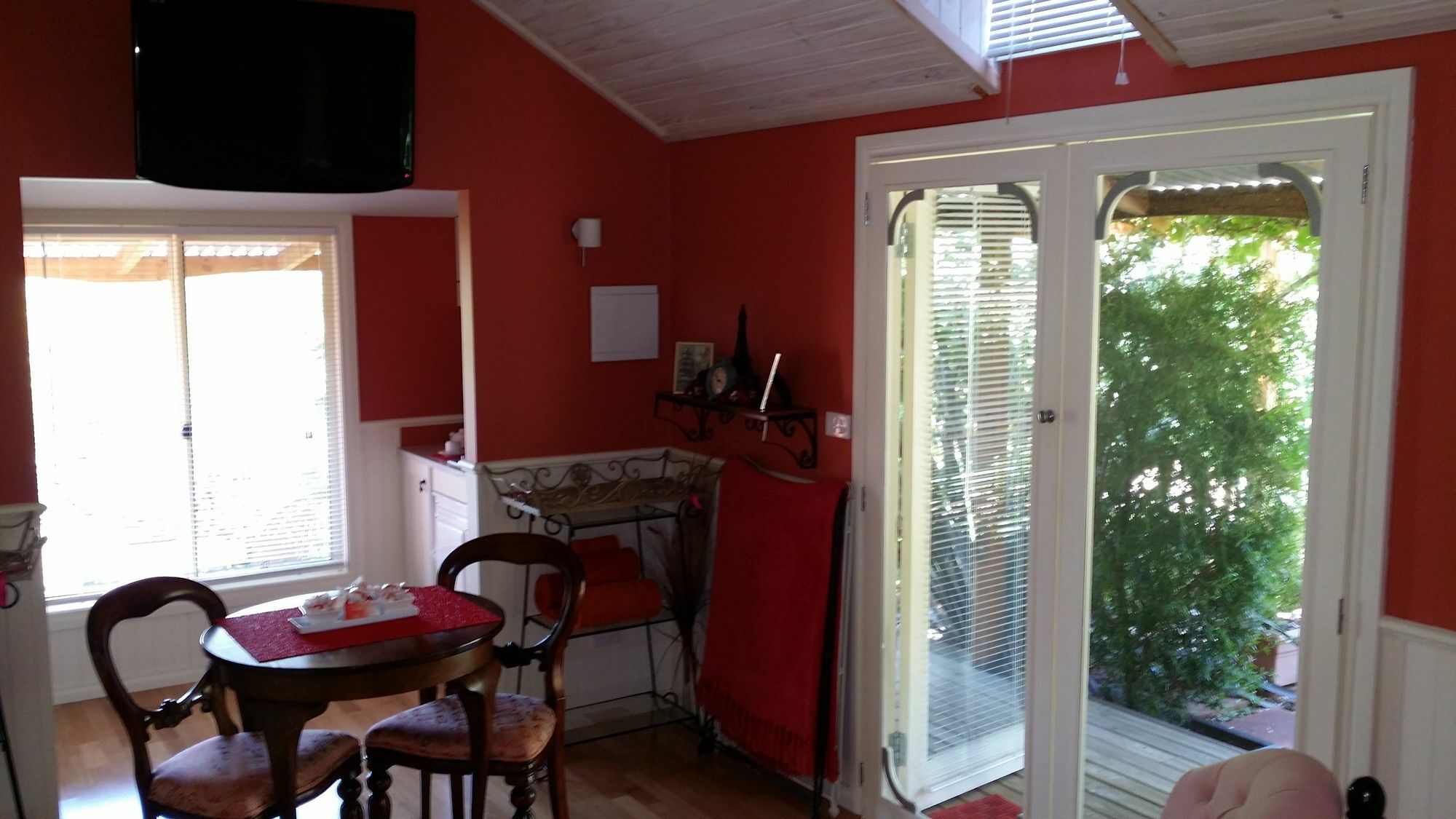 Bella Rouge Villa Bright