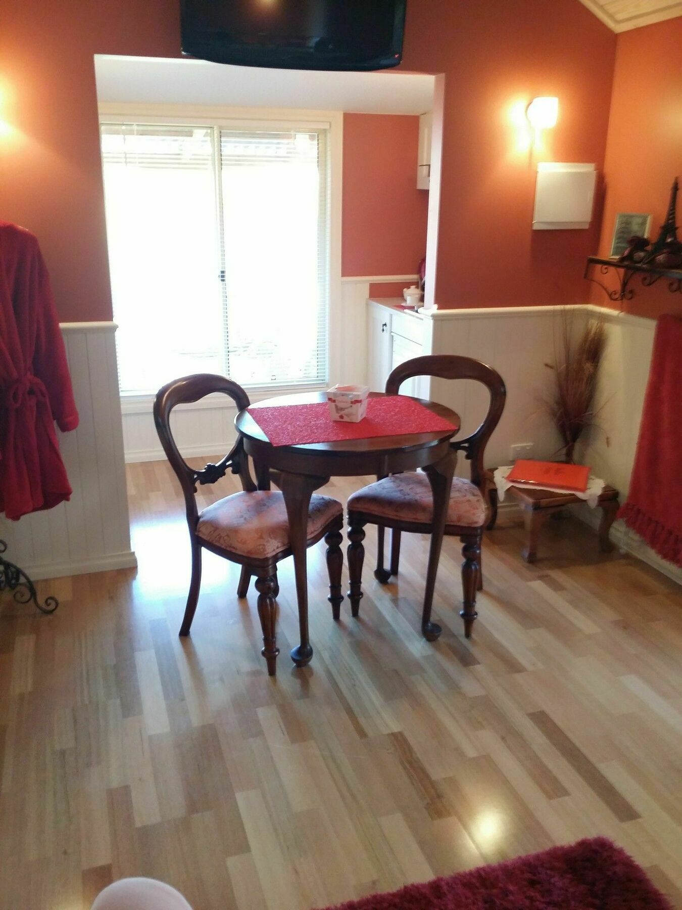 Villa Bella Rouge Bright