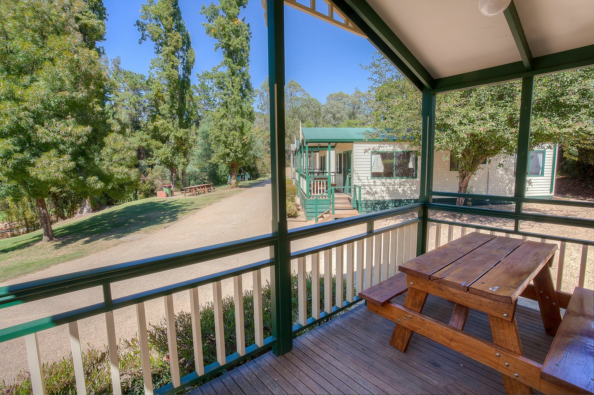Riverside Holiday park 4*