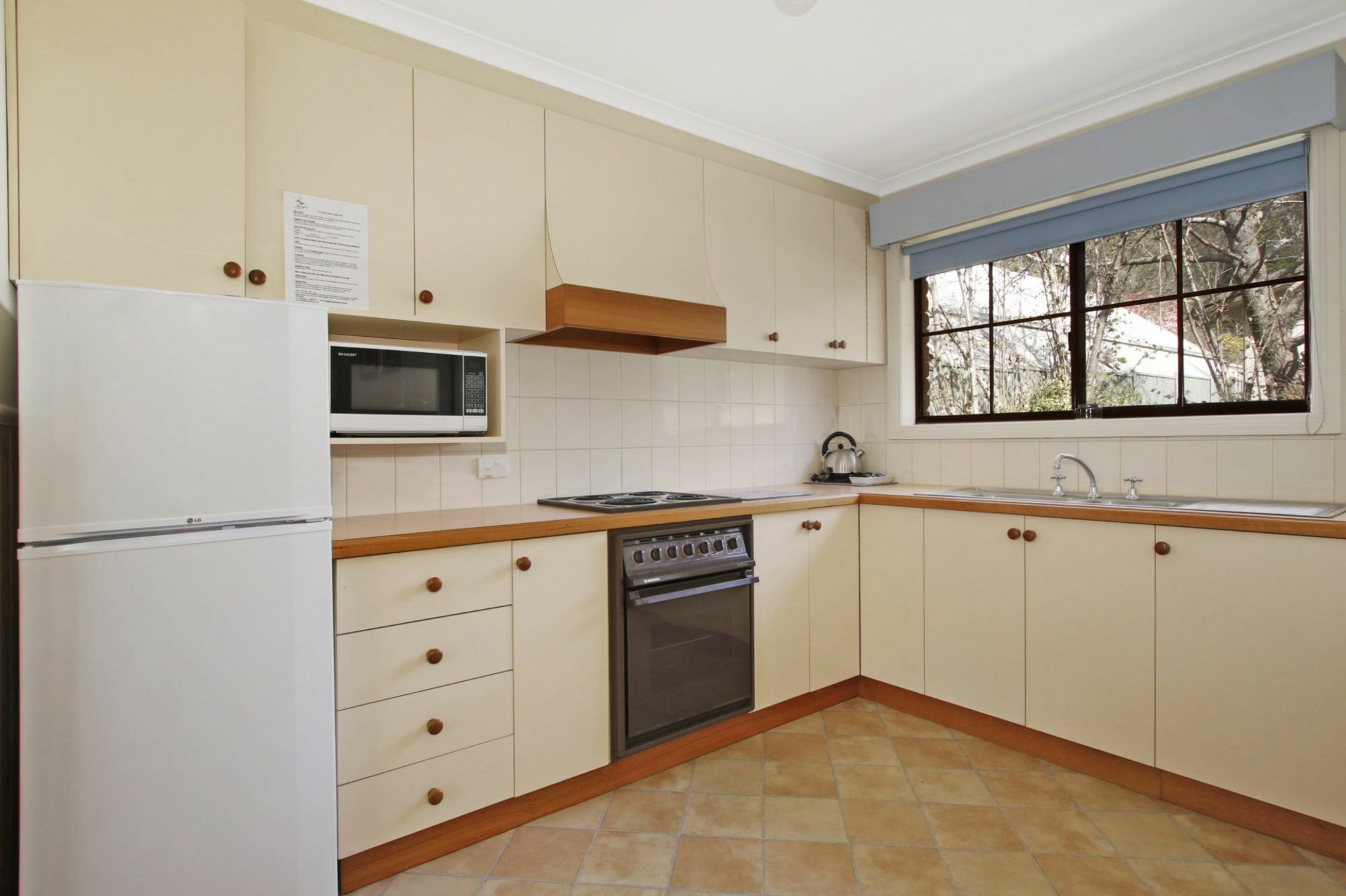 Apartment Oak - Tudor Village Unit 5 Bright