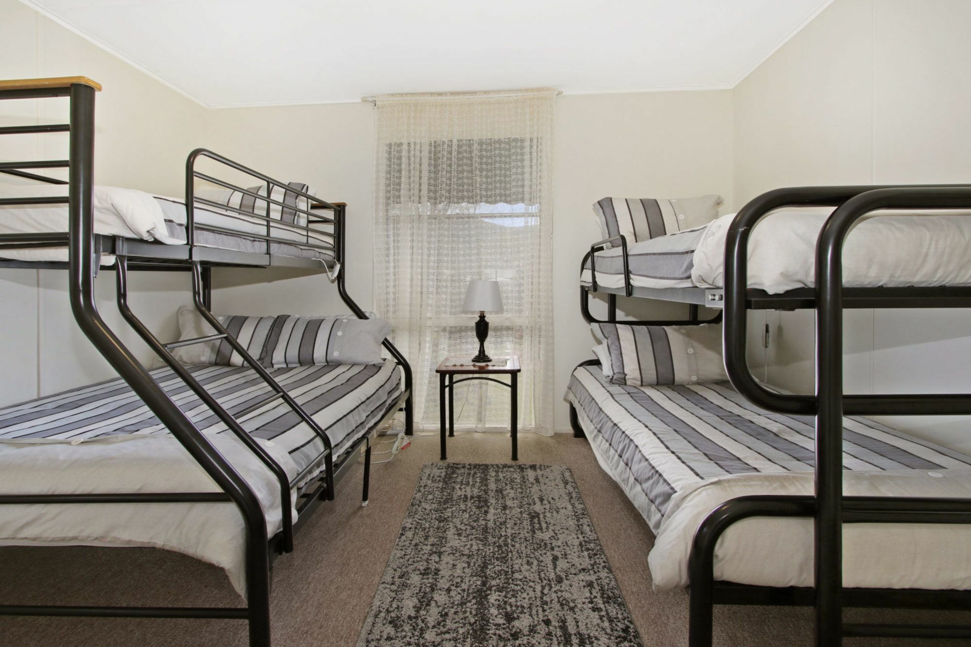 Delany Surprise - Pet Friendly House Apartment *