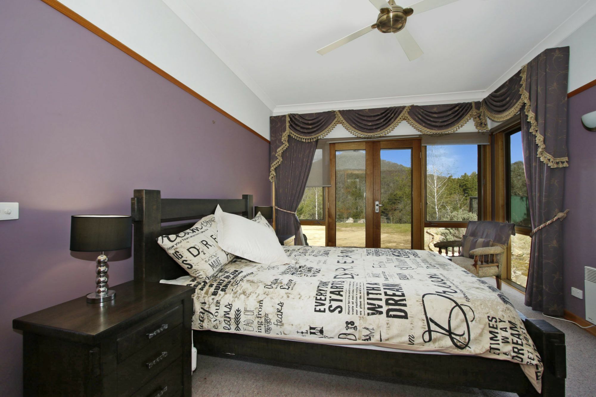 Quins Gap Private Retreat Bright