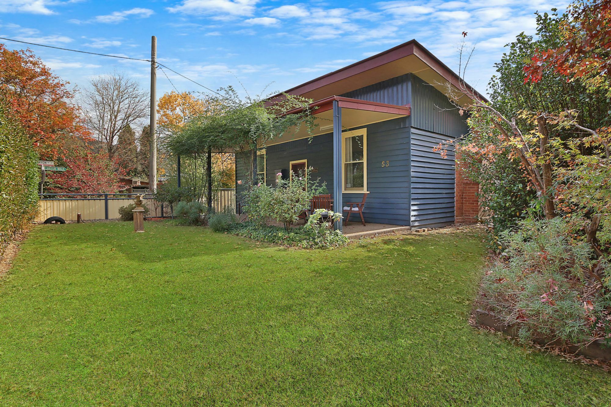 Blue Wren 3 Bedroom 2 Bath Bright