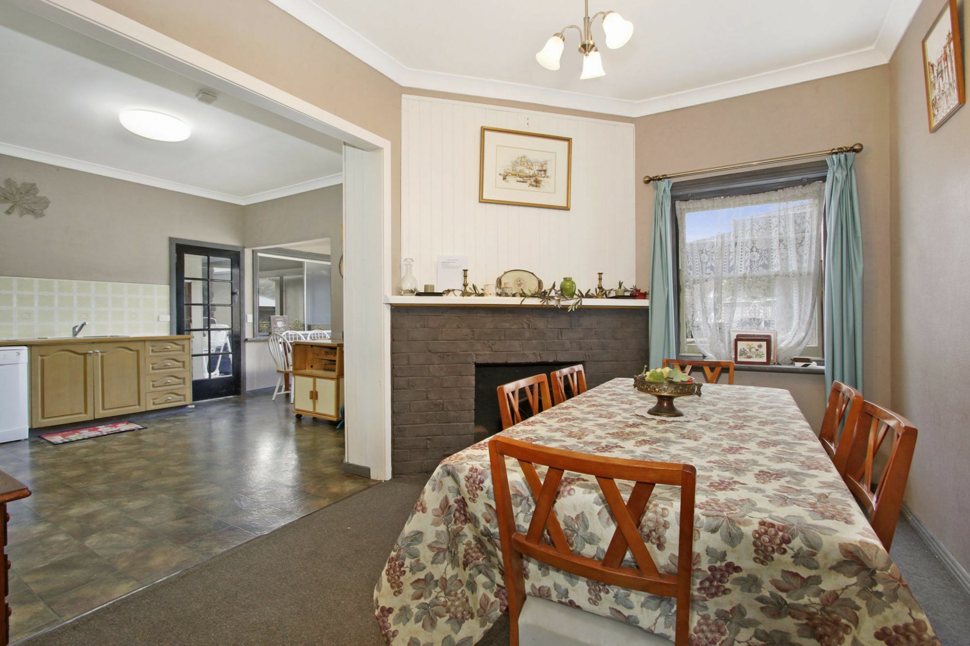 Le Chateau - Centrally Located Apartment Bright