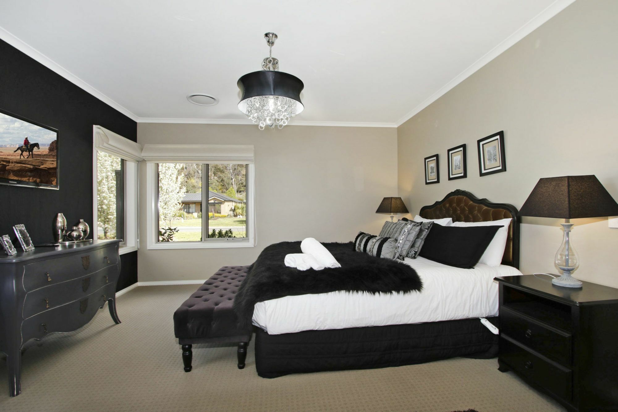 Collins Retreat - 4 Bedroom With Pool Bright