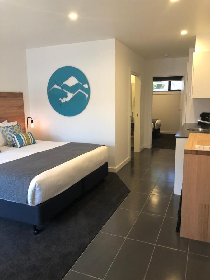 Colonial Motel 4*