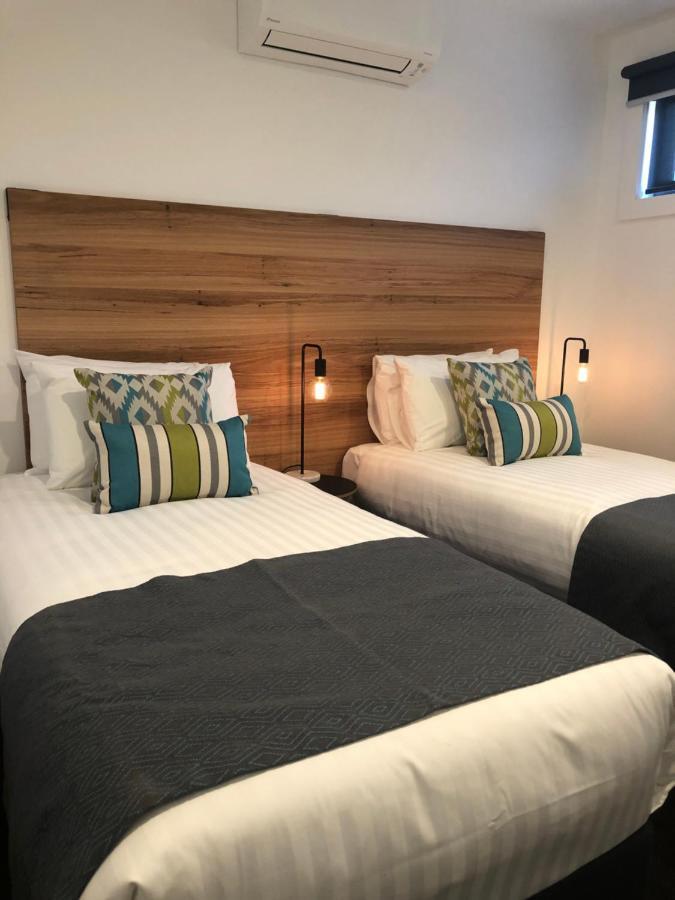 Colonial 4*