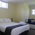 Maple House - The Ideal Retreat For Family And Friends.