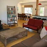 Maple House - The Ideal Retreat For Family And Friends.