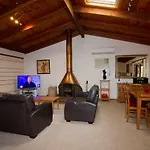 Alrima Lodge, Bright