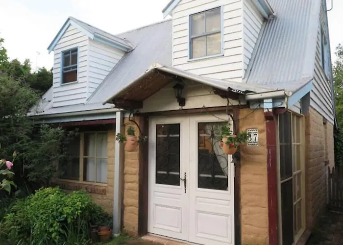 Bright Mudbrick Cottage
