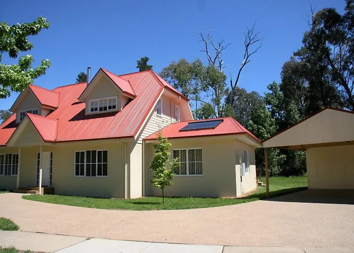 Maple House - The Ideal Retreat For Family And Friends.