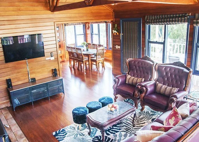 Artee House - A Bright Escape