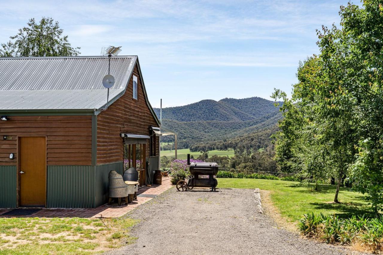At Quins Gap Retreat Holiday home Bright