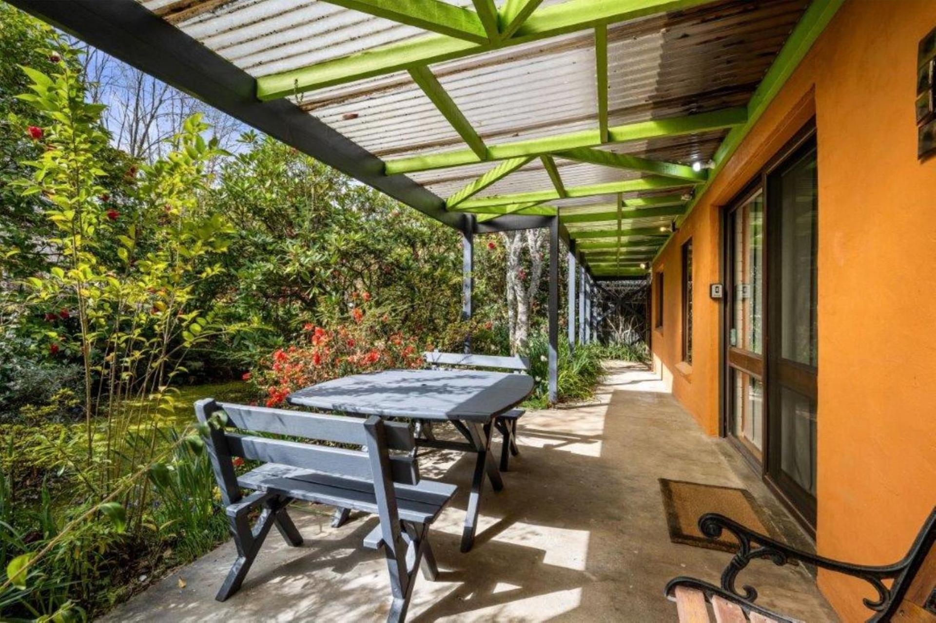 Roses On The River - An Absolute River Frontage Holiday home