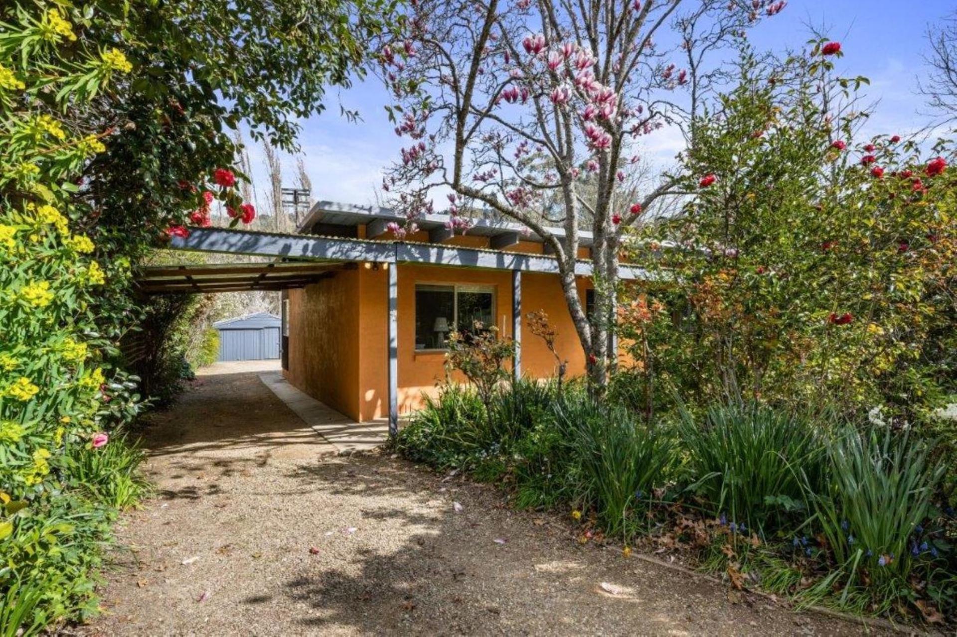 Holiday home Roses On The River - An Absolute River Frontage Bright