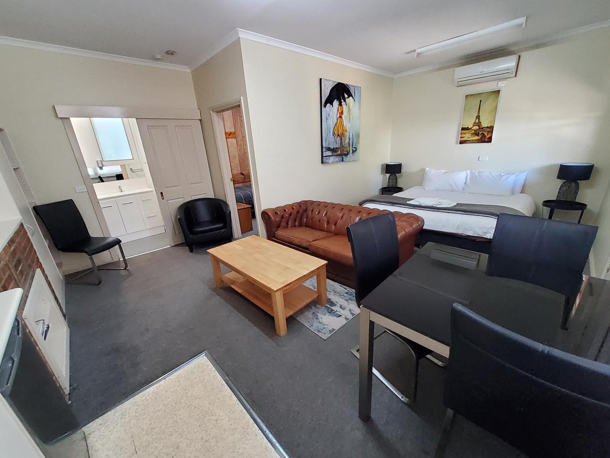 Coach House Inn 3*