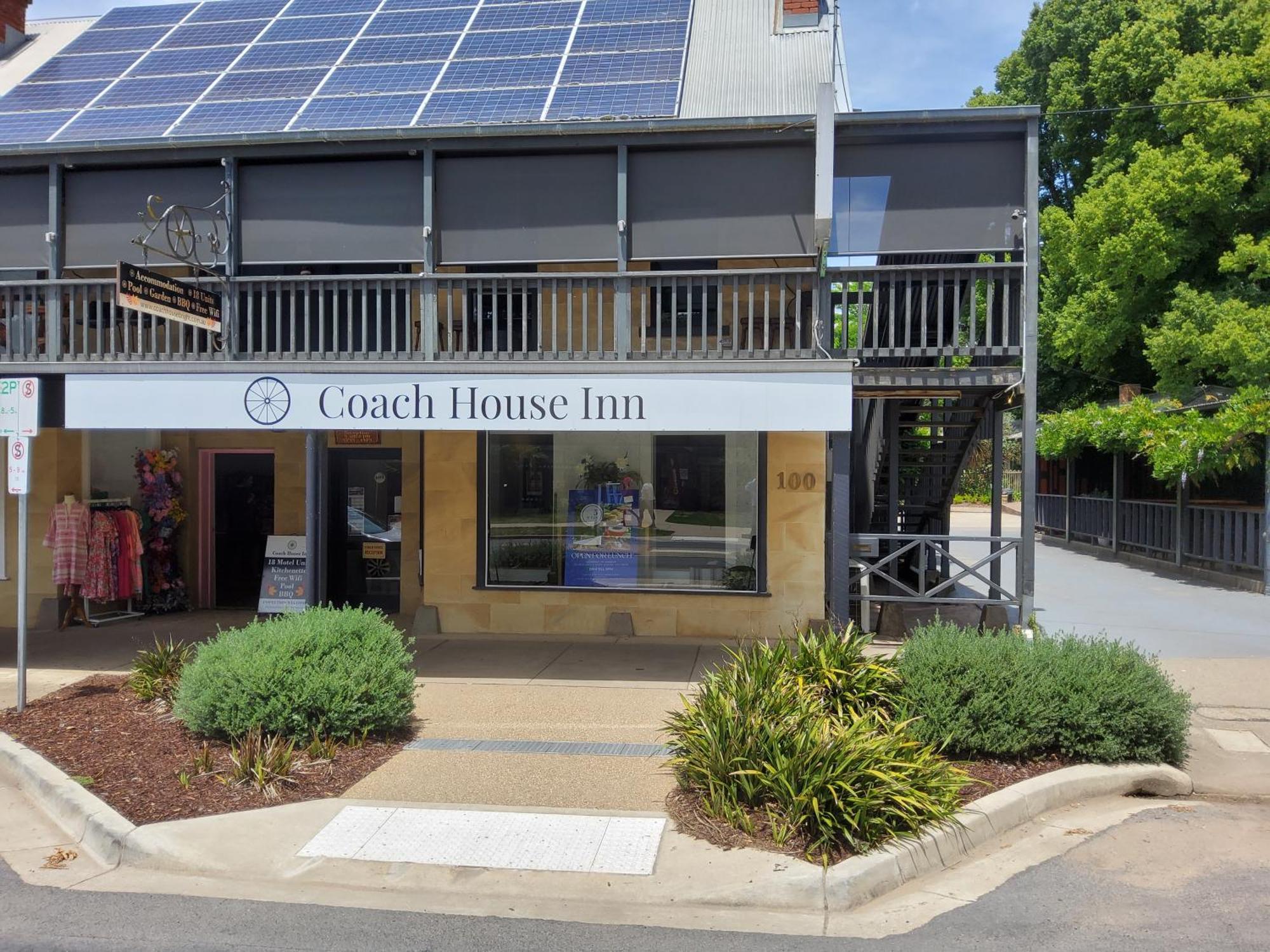 Inn Coach House 3*