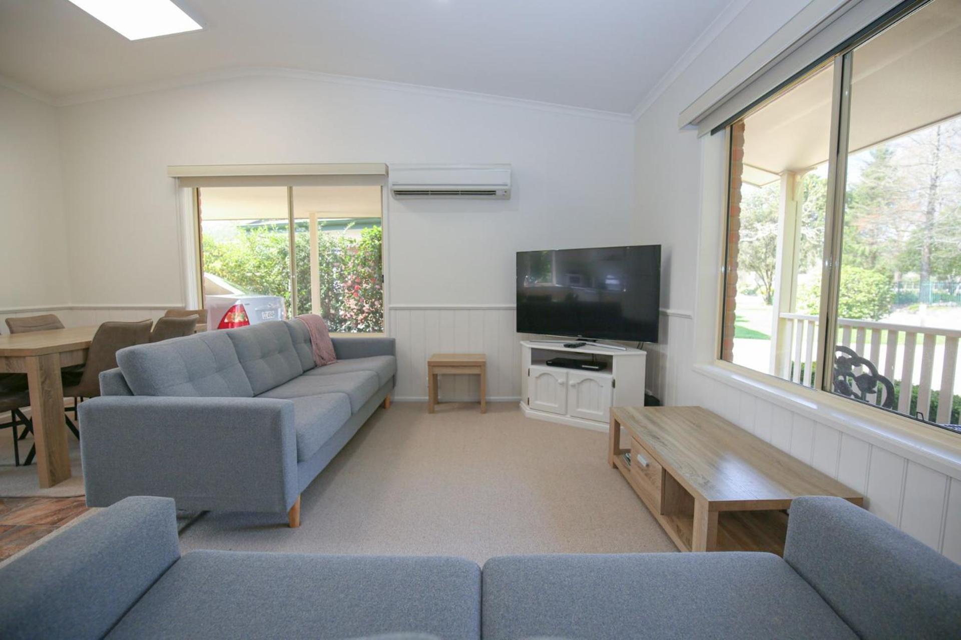 Silver Birches Village - Unit 4 Holiday home Bright