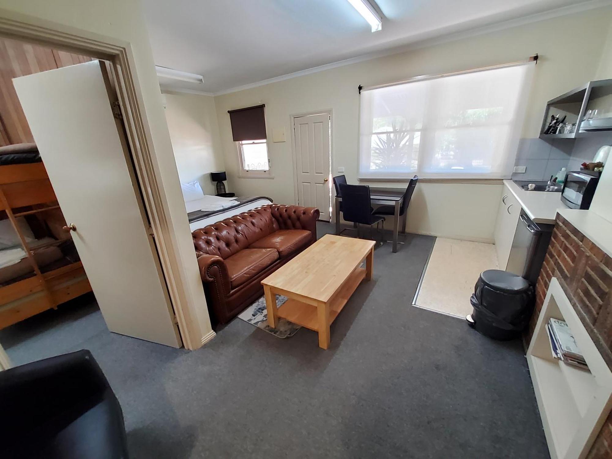 Inn Coach House 3*