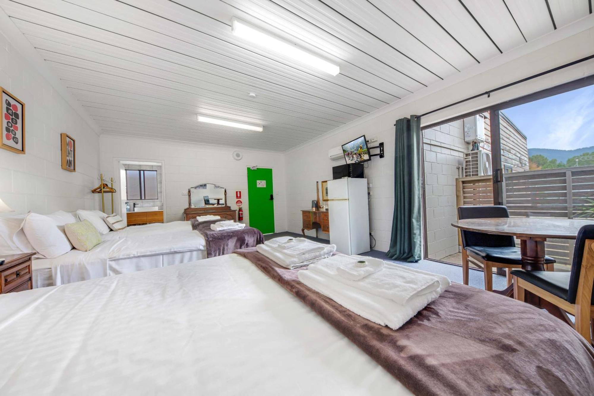 Velo Hotel Bright