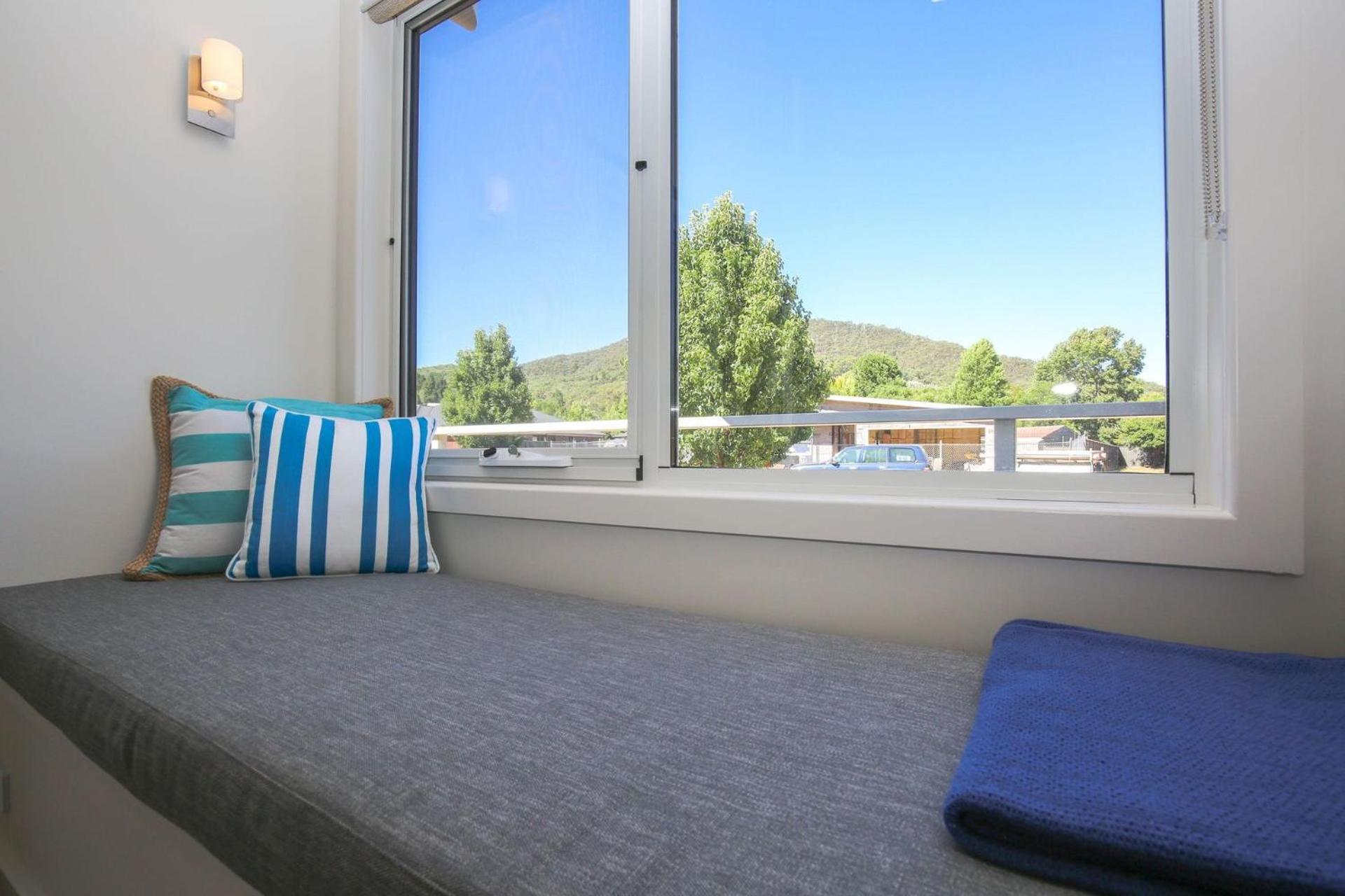 Amber Mist - One Holiday home Bright