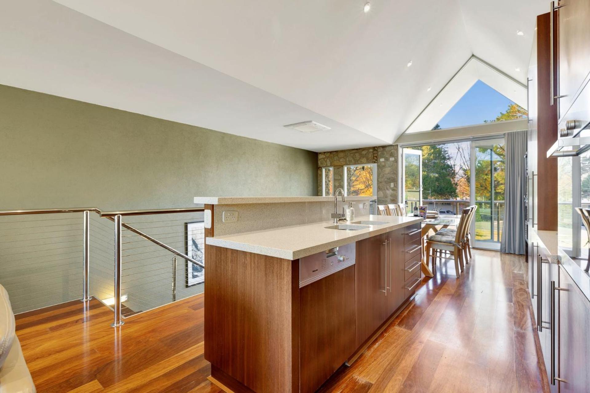 Unit 6 Centenary Park Townhouse Bright