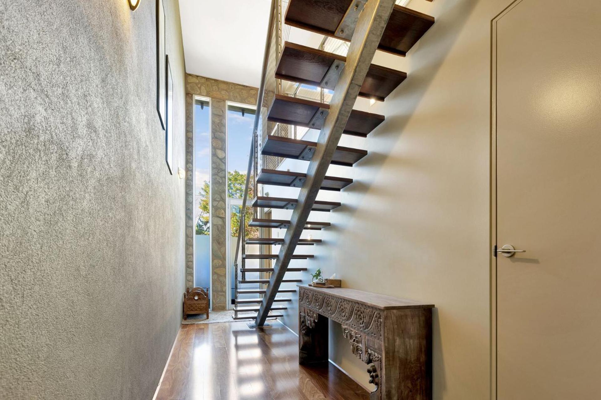 Unit 6 Centenary Park Townhouse *