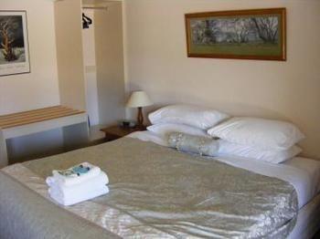Inn Coach House Bright