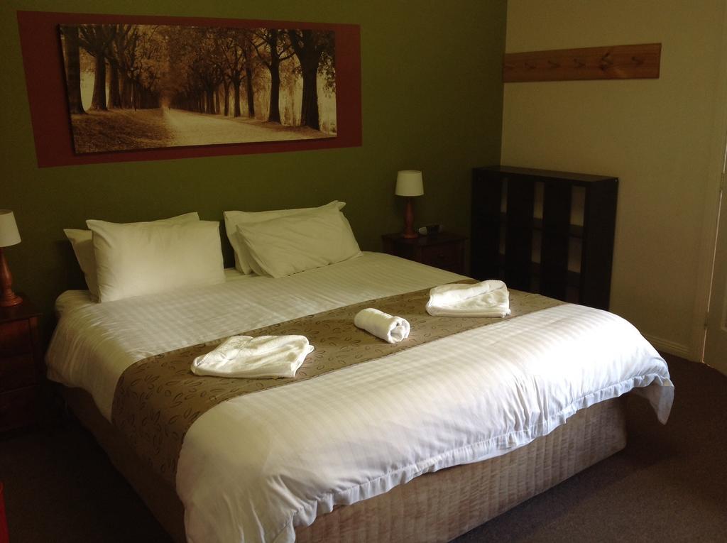 Coach House 3* Bright