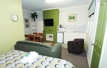 Coach House 3*