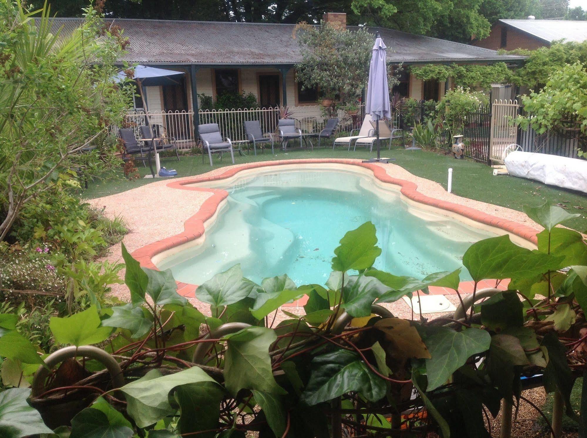 Coach House Inn 3*