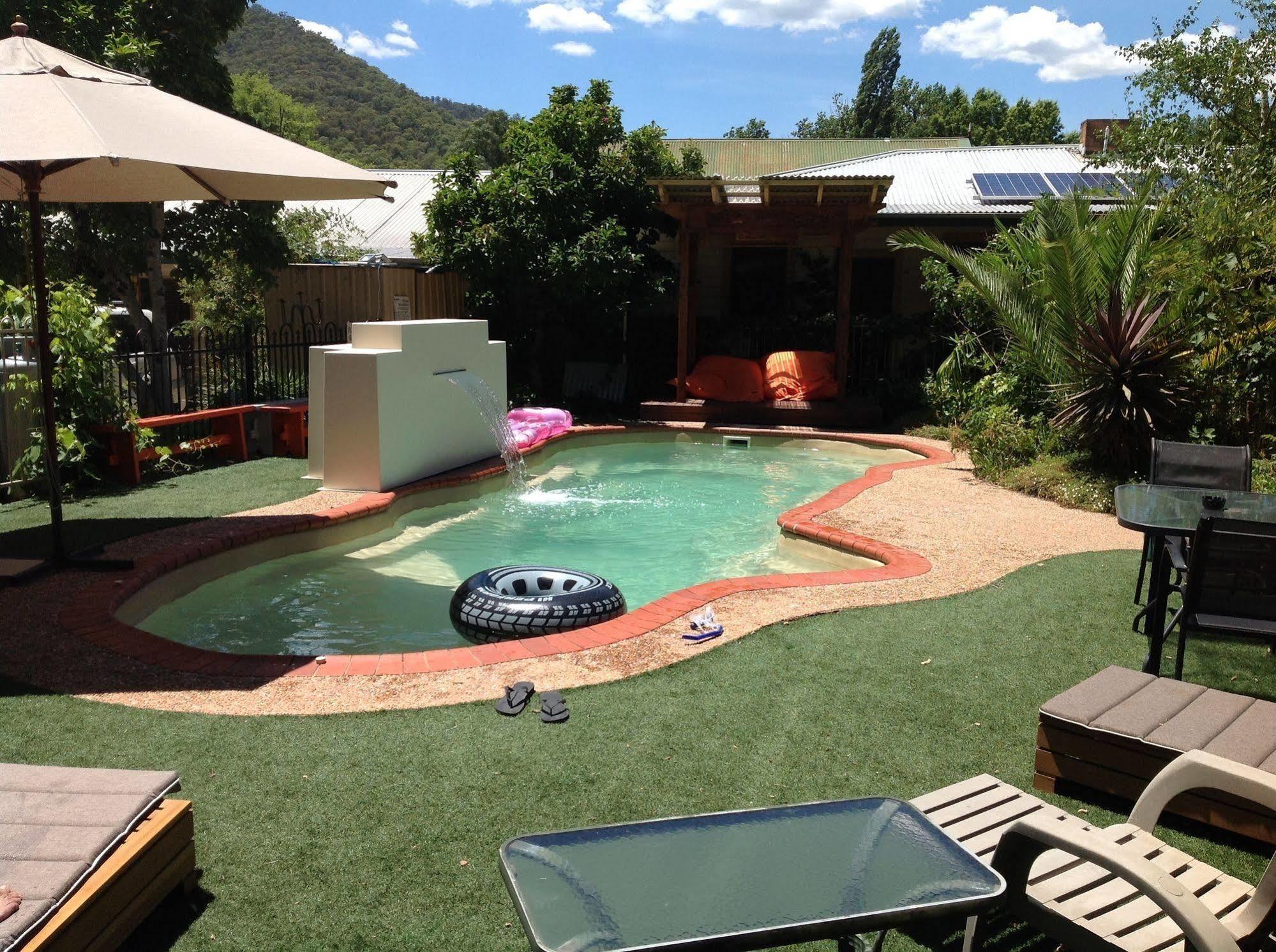 Coach House 3* Bright