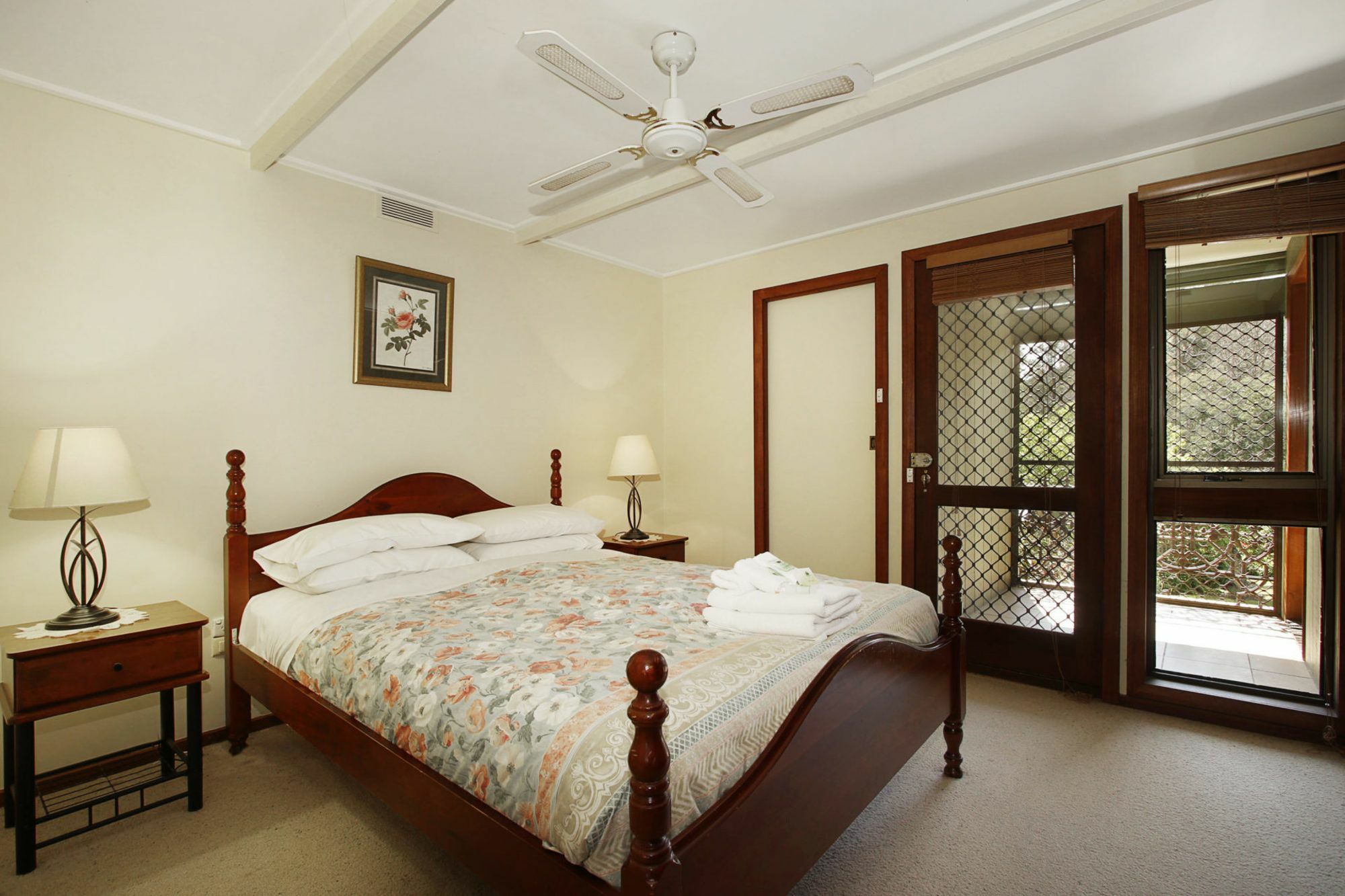 Warrina - Over Looking Ovens River Apartment