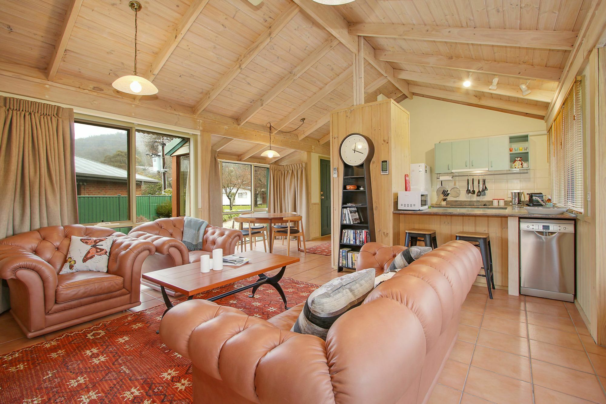 R & R In - Short Walk To Town Apartment